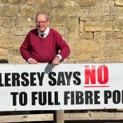 BROADBAND: A Cotswold MP held a meeting with concerned residetns over broadband pole plans.