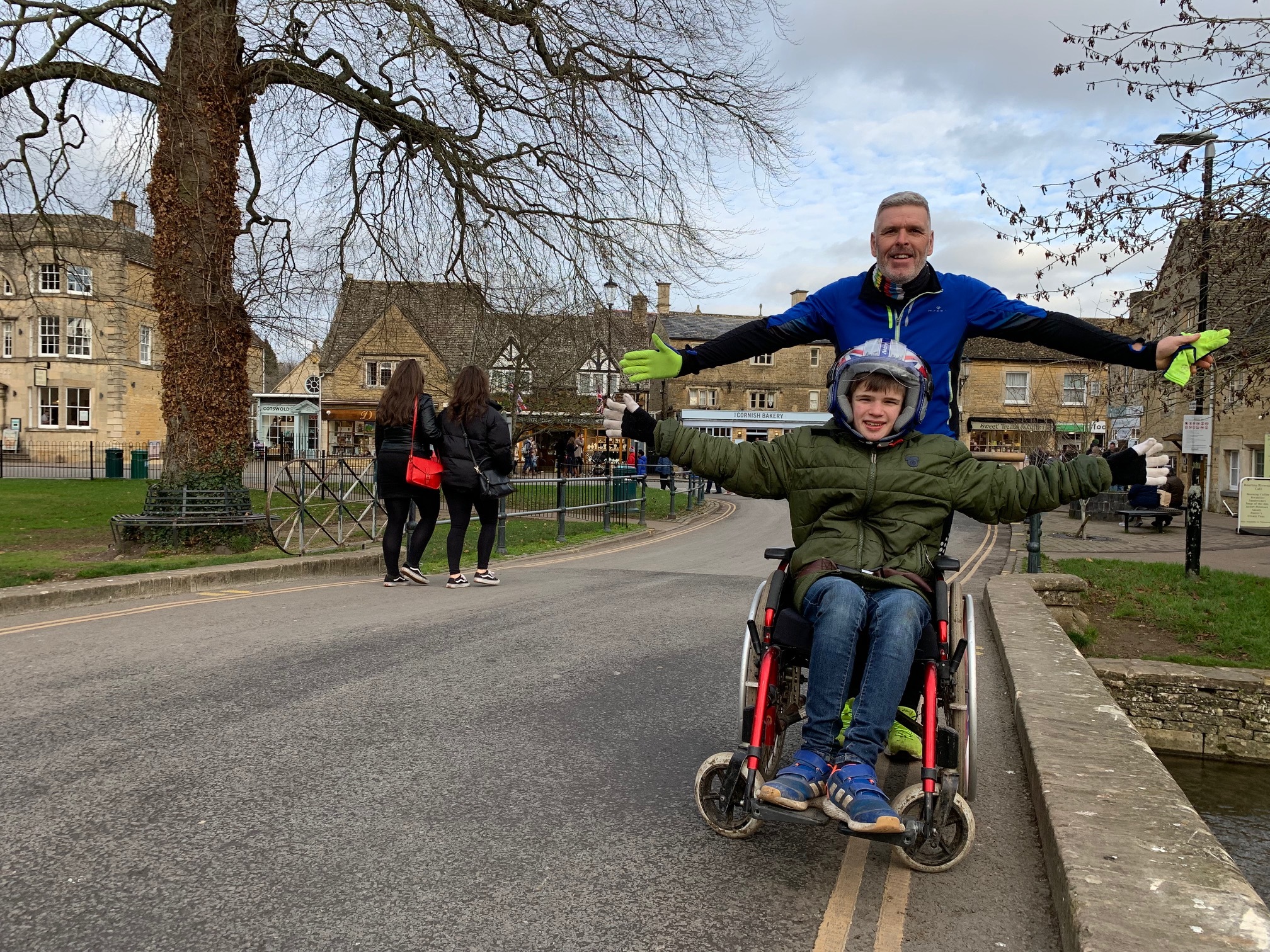 Bourton tree surgeon and teen in wheelchair taking on road race - Vimarsana News